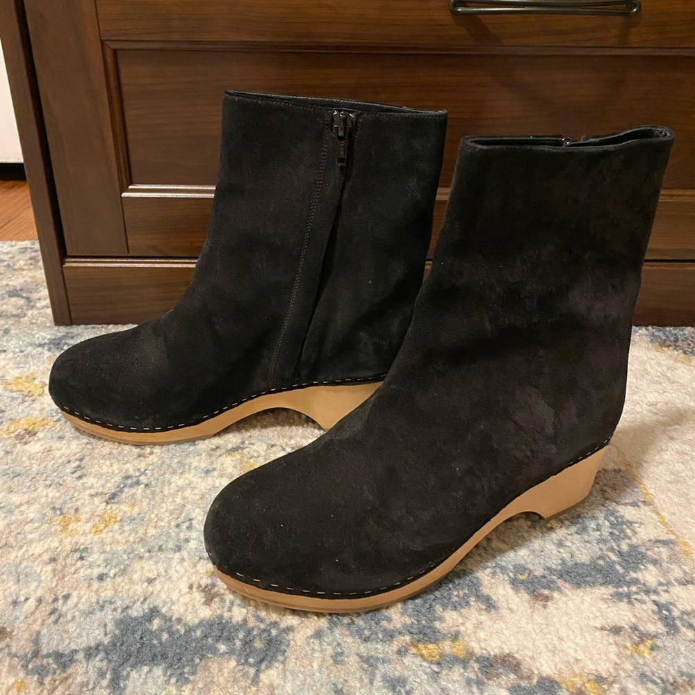 Doen Black Suede Ankle Boots